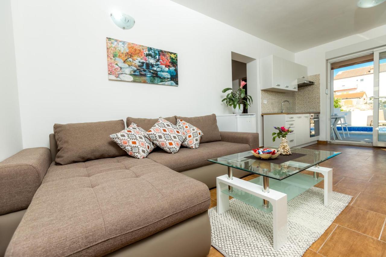 Zrno Soli Apartment Rtina Luaran gambar